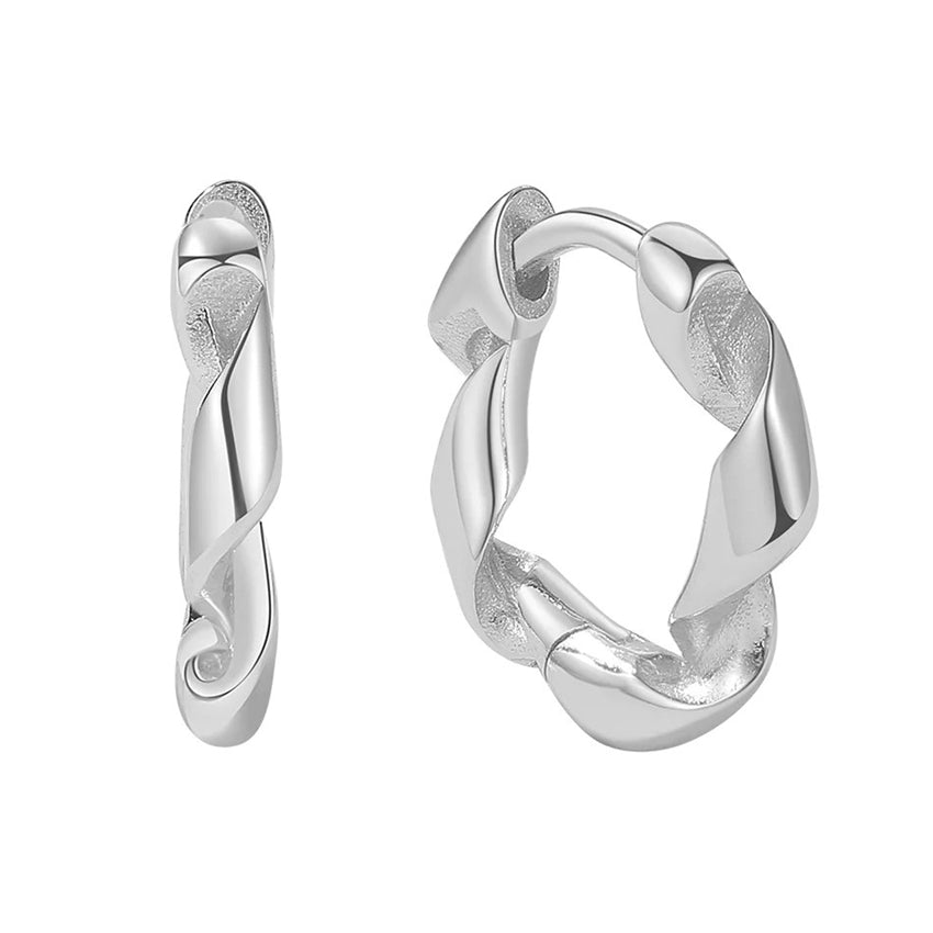 Olivia creoler i sterlingsølv fra MerlePerle med snoet og blankt design, 14 mm.